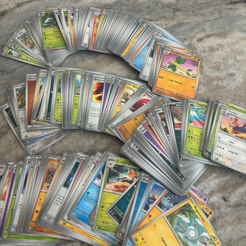 Pokémon Trading Card Lot - 240+ Assorted commons/uncommons